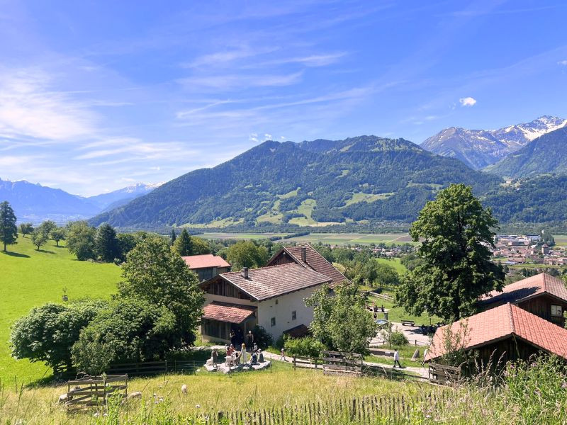 Cận cảnh ngôi làng Heidi - Địa điểm du lịch Thụy Sĩ đẹp như truyện cổ tích 