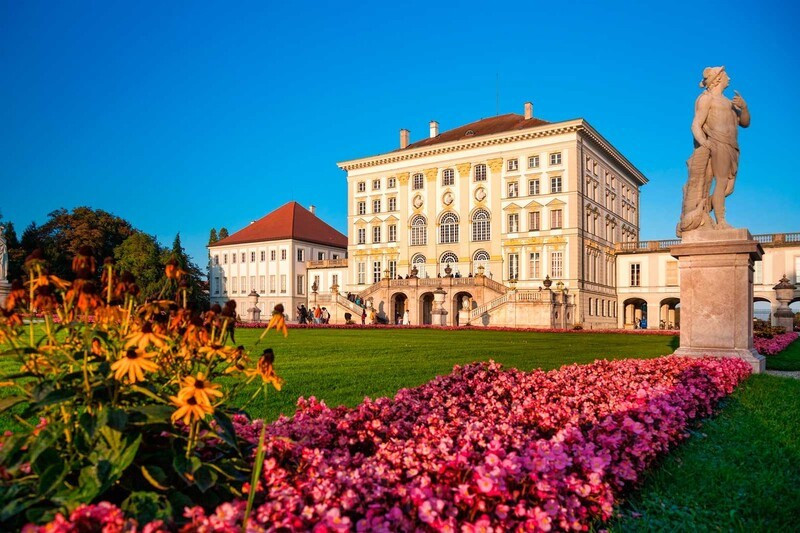 Tòa lâu đài Nymphenburg nguy nga và rộng lớn
