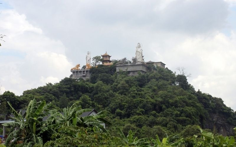 Khám phá ngôi chùa linh thiêng trên núi Châu Thới Bình Dương 